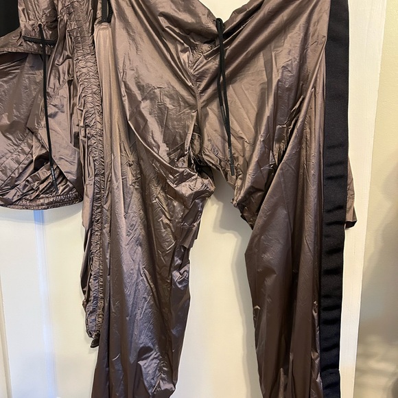 Limited edition Athleta suit. - Picture 2 of 3